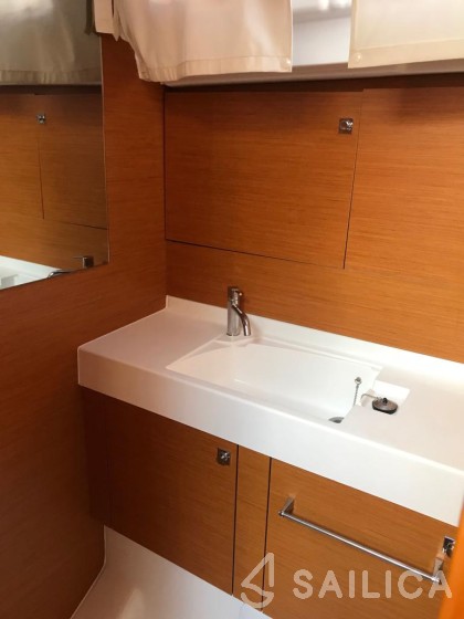 Sun Odyssey 519 - Yacht Charter Sailica