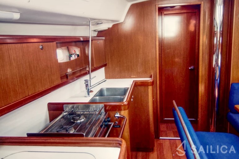 Oceanis 43 - Yacht Charter Sailica