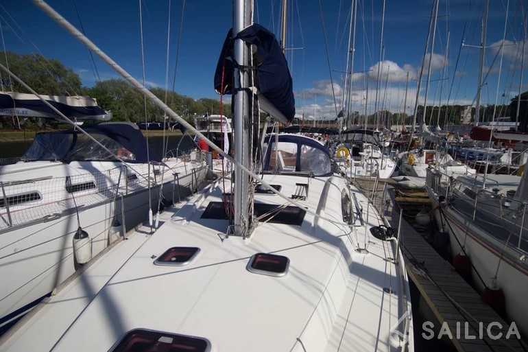 Oceanis 43 - Yacht Charter Sailica