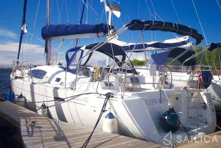 Oceanis 43 - Yacht Charter Sailica