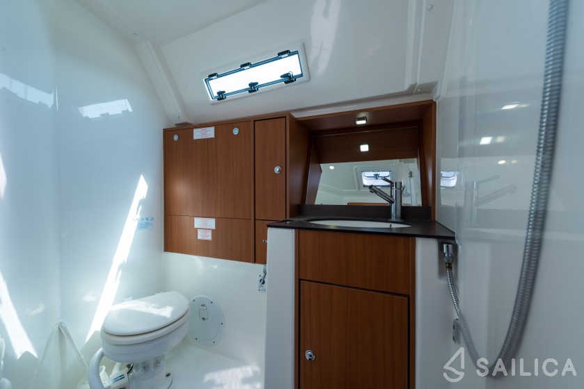 Bavaria 45 Cruiser - Yacht Charter Sailica