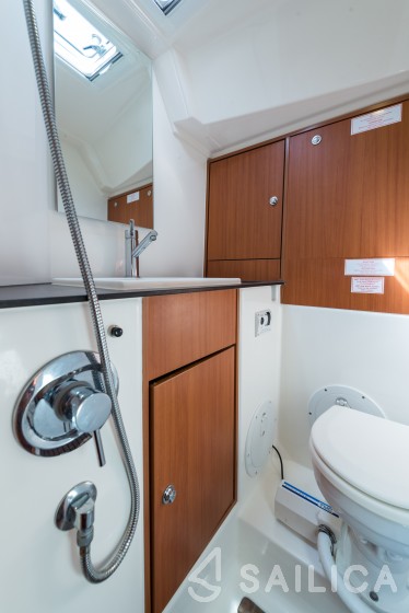 Bavaria 45 Cruiser - Yacht Charter Sailica
