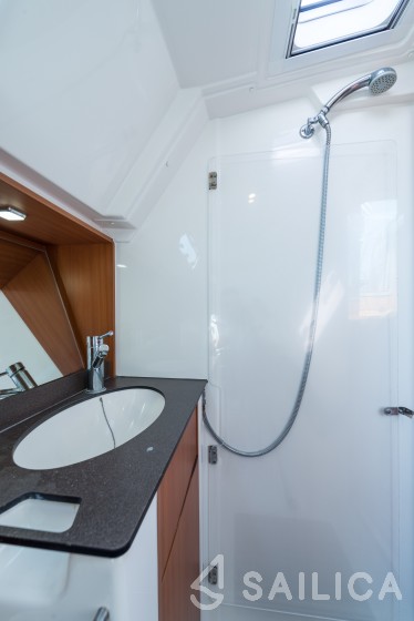 Bavaria 45 Cruiser - Yacht Charter Sailica