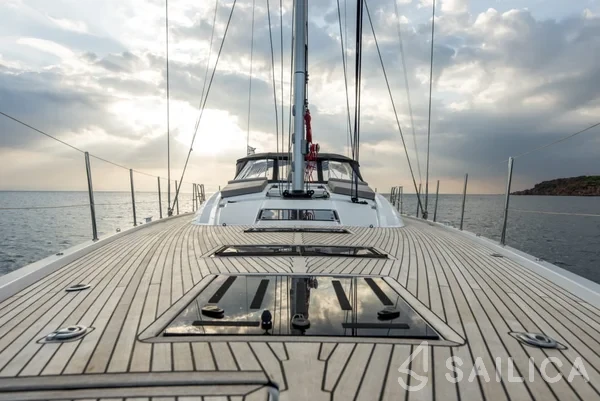 Jeanneau 64 - Yacht Charter Sailica