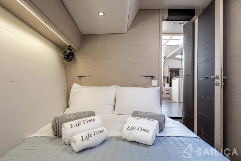 Jeanneau 64 - Yacht Charter Sailica