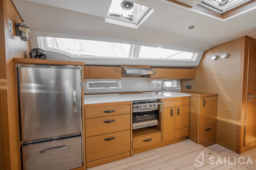 Jeanneau 54 - Yacht Charter Sailica