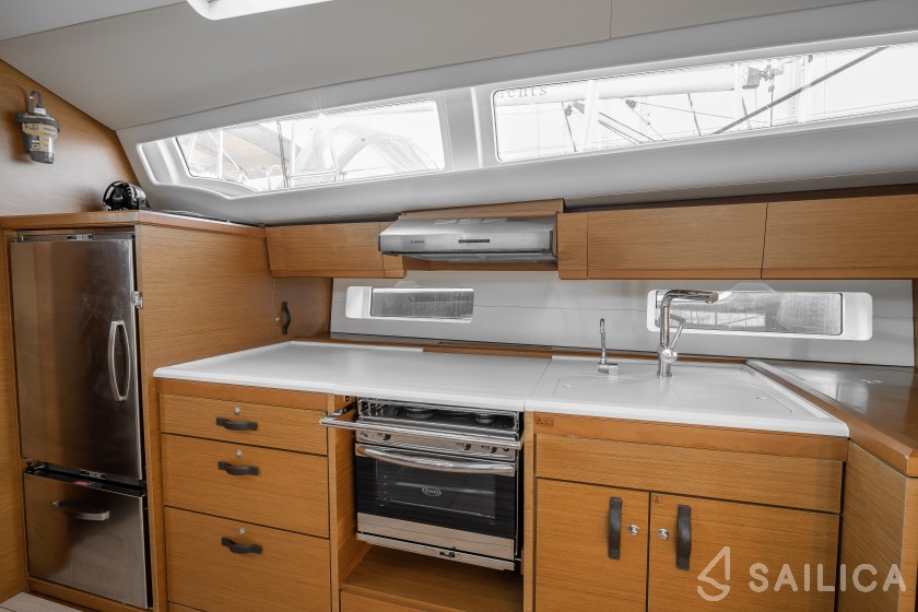 Jeanneau 54 - Yacht Charter Sailica