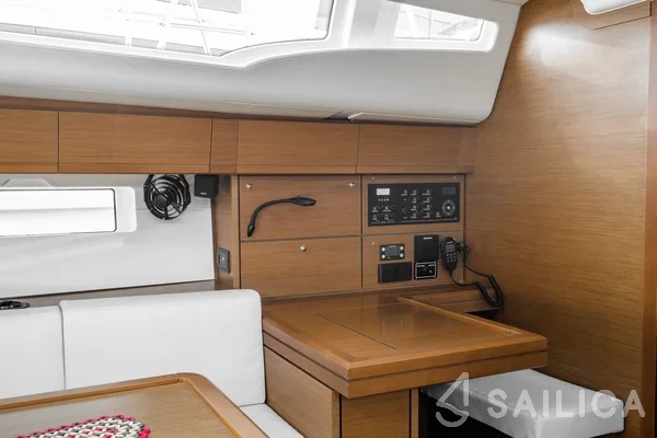 Jeanneau 54 - Yacht Charter Sailica