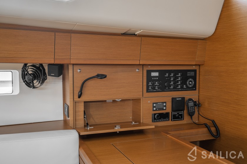 Jeanneau 54 - Yacht Charter Sailica