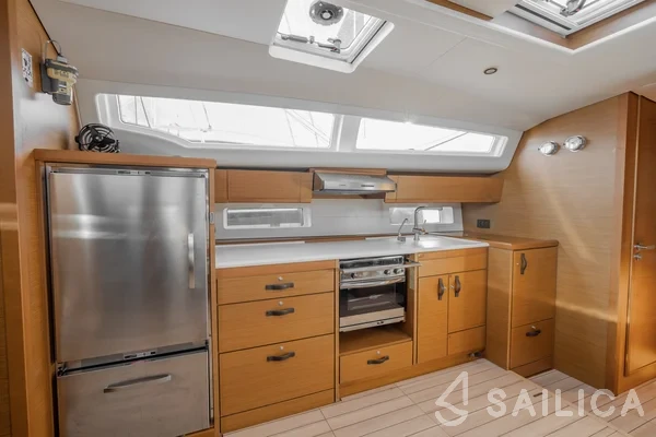 Jeanneau 54 - Yacht Charter Sailica