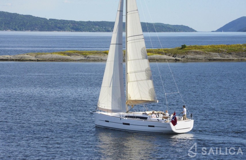 Dufour 412 GL - Yacht Charter Sailica
