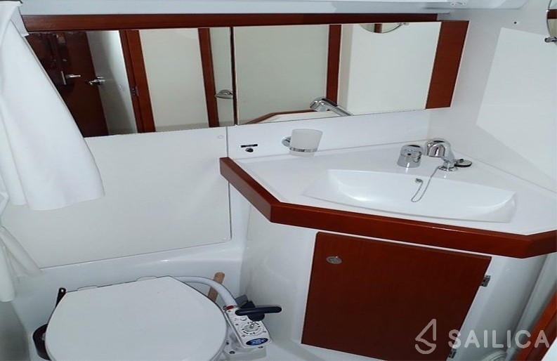 Oceanis 50 Family - Yacht Charter Sailica