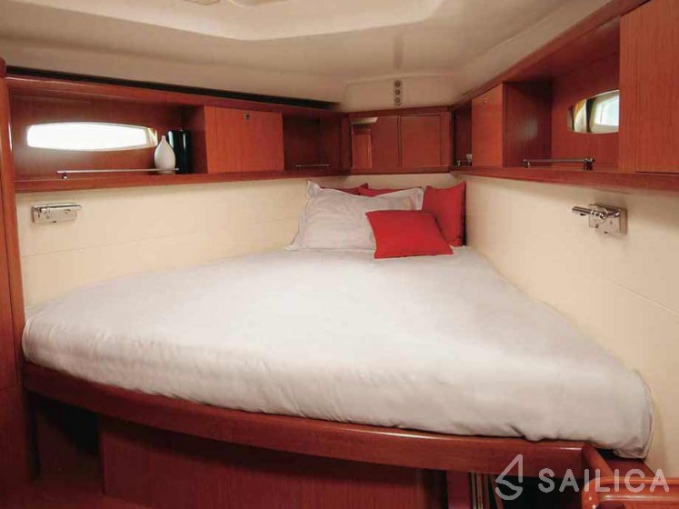 Oceanis 46 - Yacht Charter Sailica