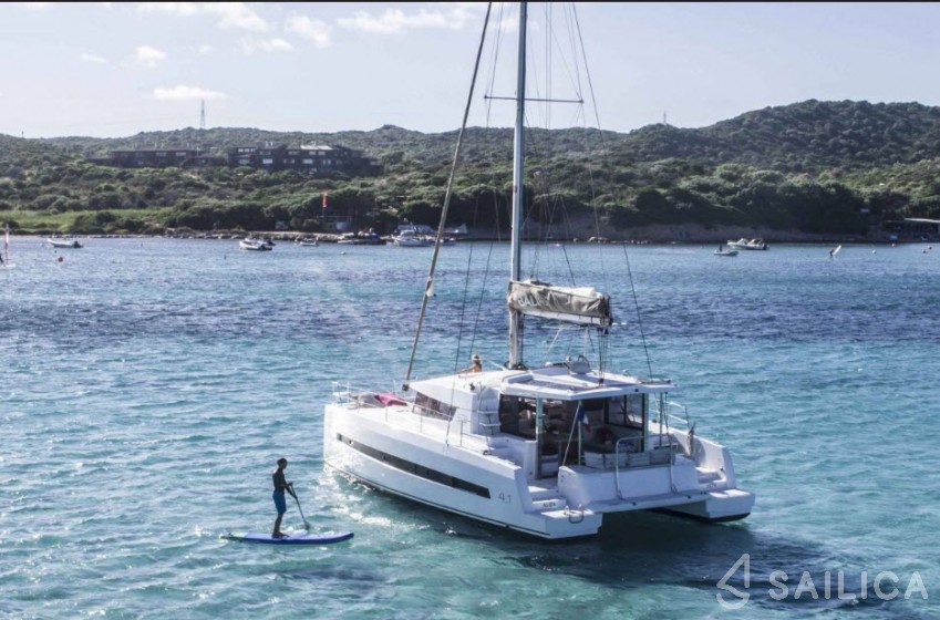 Bali 4.1 - Yacht Charter Sailica