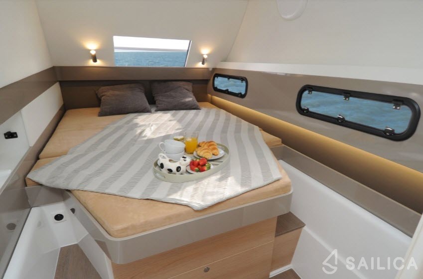 Bali 4.1 - Yacht Charter Sailica