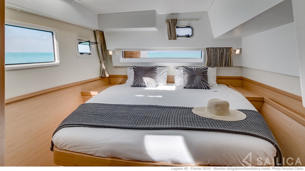 Lagoon 42 - Yacht Charter Sailica