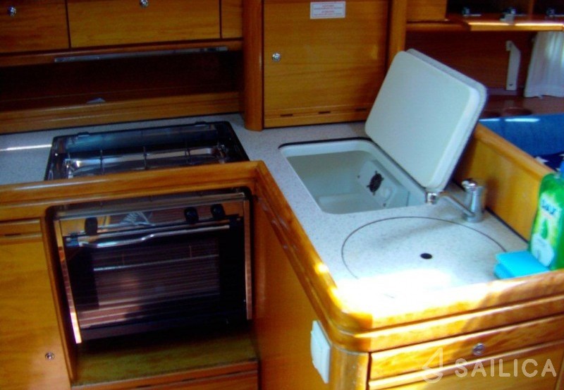 Bavaria 33 Cruiser - Yacht Charter Sailica