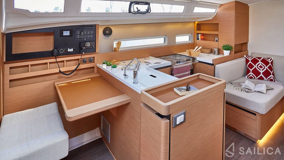 Sun Odyssey 410 - Yacht Charter Sailica