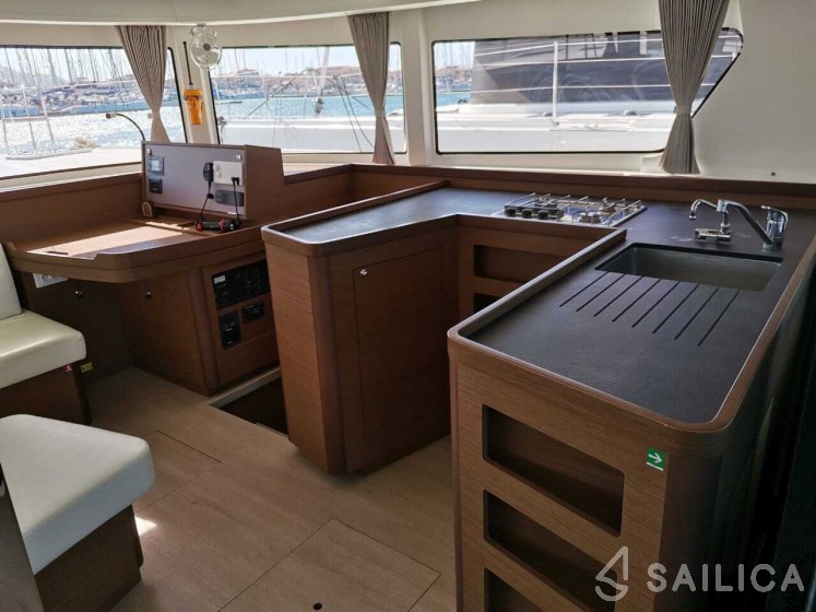 Lagoon 42 - Yacht Charter Sailica