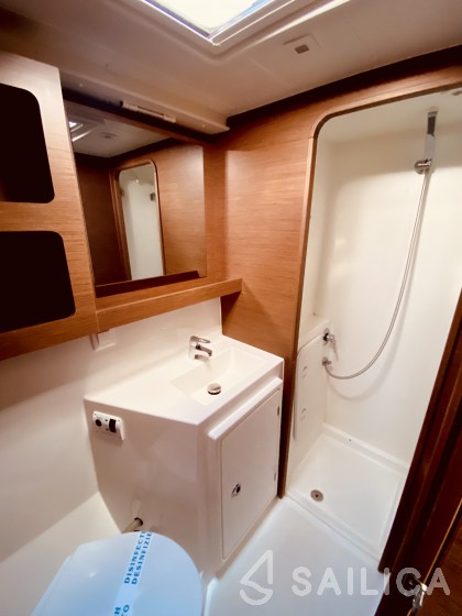 Lagoon 42 - Yacht Charter Sailica