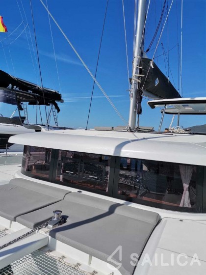 Lagoon 42 - Yacht Charter Sailica