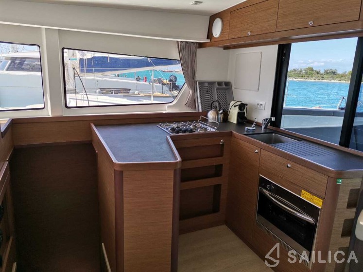 Lagoon 42 - Yacht Charter Sailica