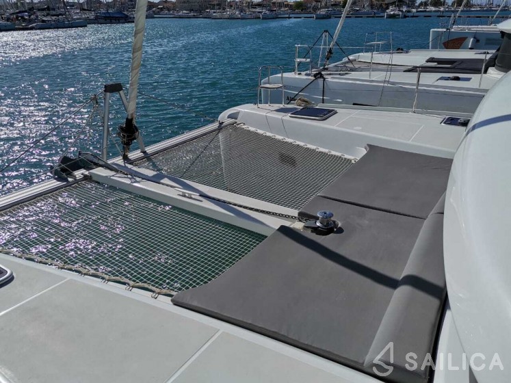 Lagoon 42 - Yacht Charter Sailica
