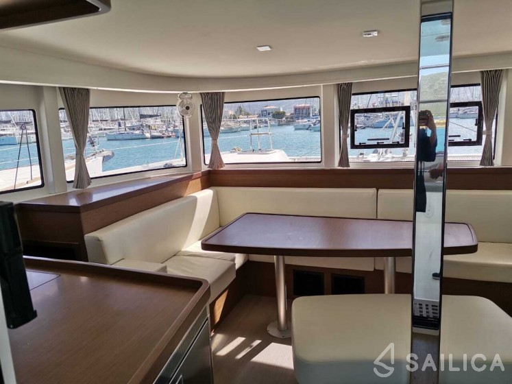 Lagoon 42 - Yacht Charter Sailica