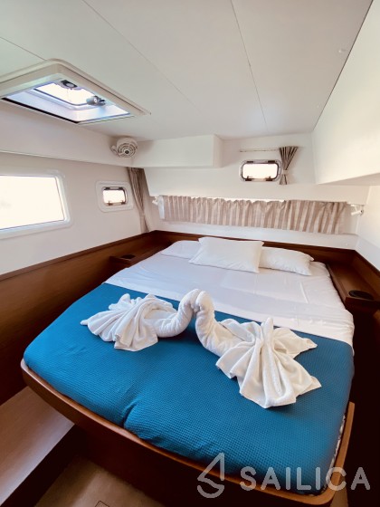 Lagoon 42 - Yacht Charter Sailica