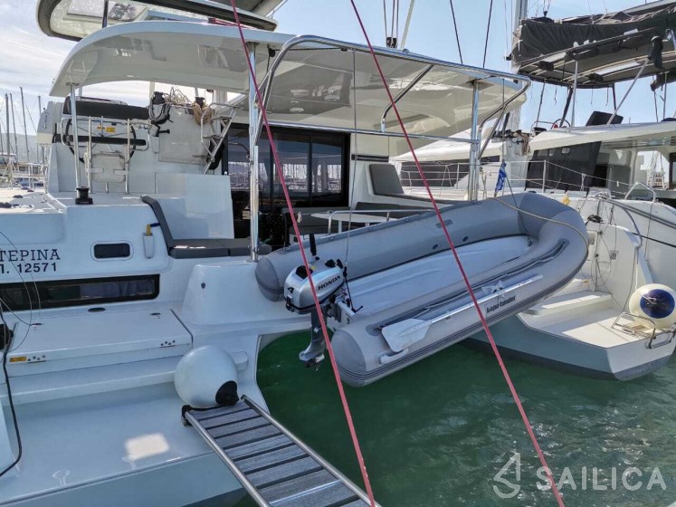 Lagoon 42 - Yacht Charter Sailica