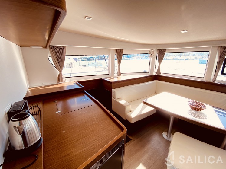 Lagoon 42 - Yacht Charter Sailica