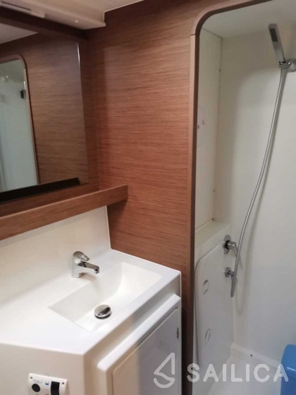 Lagoon 42 - Yacht Charter Sailica