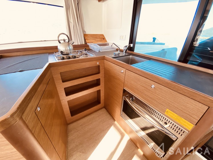 Lagoon 42 - Yacht Charter Sailica