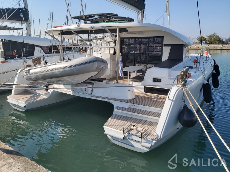 Lagoon 42 - Yacht Charter Sailica