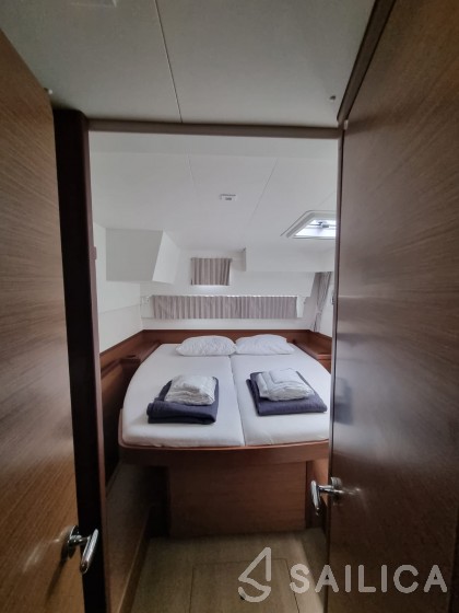 Lagoon 42 - Yacht Charter Sailica