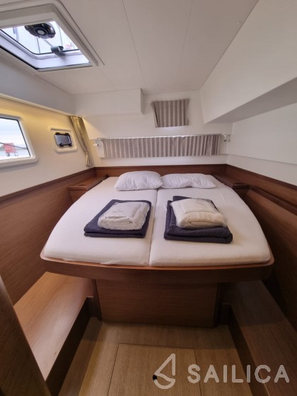 Lagoon 42 - Yacht Charter Sailica
