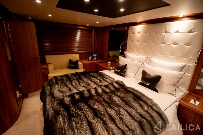 Sunseeker Predator 72 - Yacht Charter Sailica