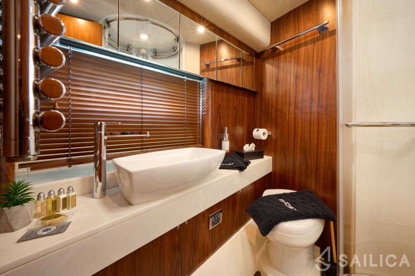 Sunseeker Predator 72 - Yacht Charter Sailica