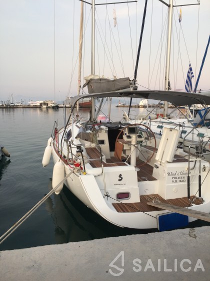 Oceanis 37 - Yacht Charter Sailica