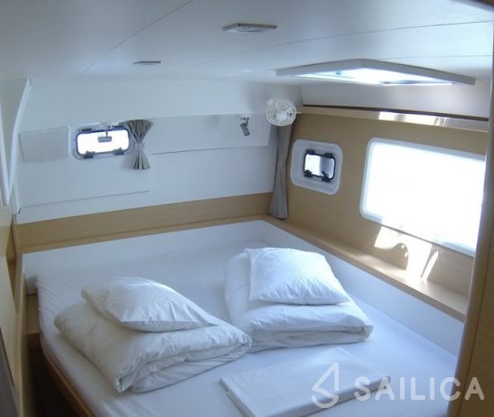 Lagoon 400 S2 - Yacht Charter Sailica
