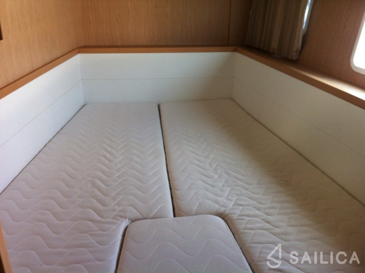 Lagoon 400 S2 - Yacht Charter Sailica