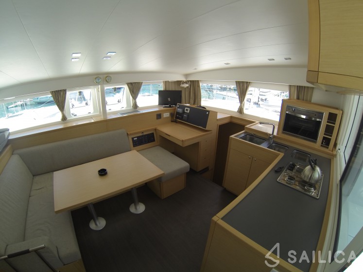 Lagoon 400 S2 - Yacht Charter Sailica