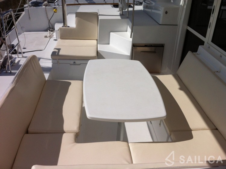 Lagoon 400 S2 - Yacht Charter Sailica