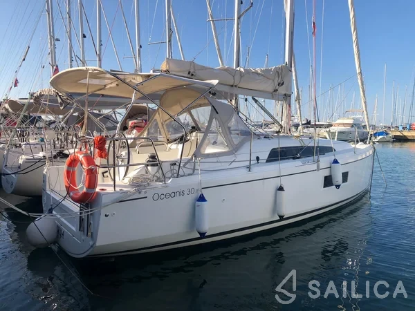 Oceanis 30.1 - Yacht Charter Sailica