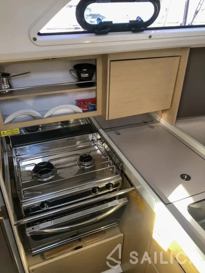 Oceanis 30.1 - Yacht Charter Sailica