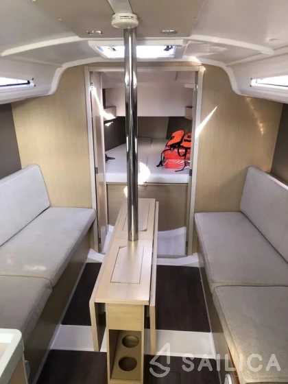 Oceanis 30.1 - Yacht Charter Sailica