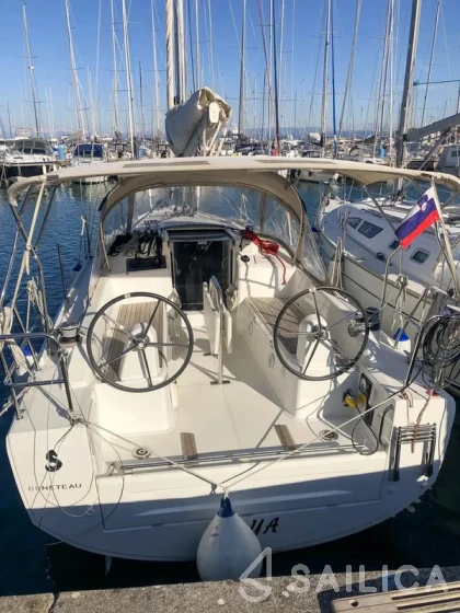 Oceanis 30.1 - Yacht Charter Sailica