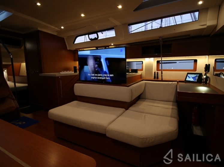 Oceanis 51.1 - Yacht Charter Sailica