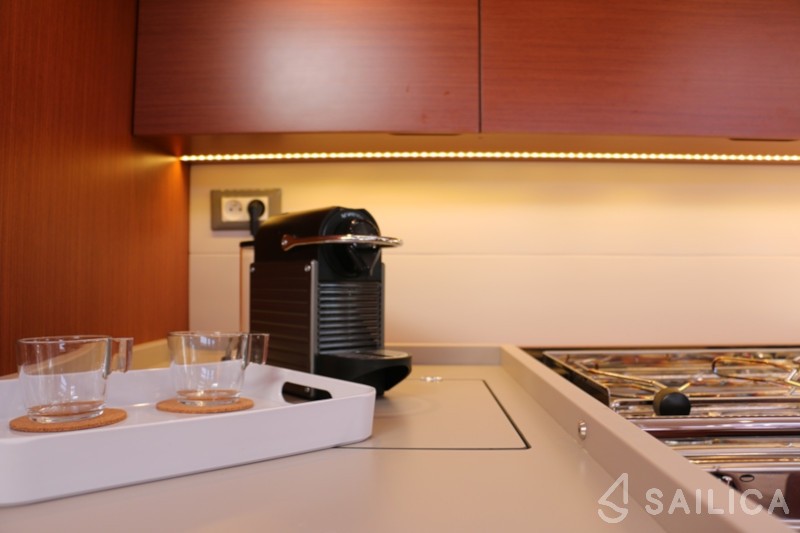 Oceanis 51.1 - Yacht Charter Sailica