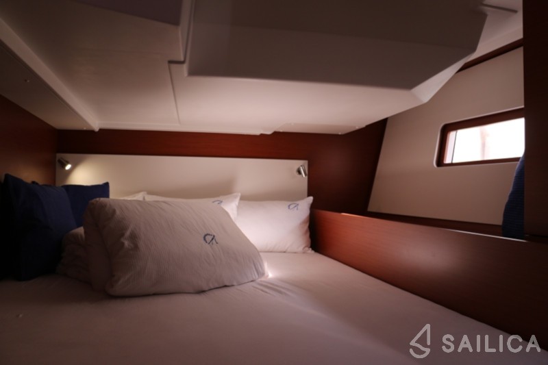 Oceanis 51.1 - Yacht Charter Sailica